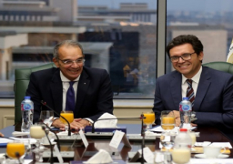 بالصور .. وزيرا الثقافة والاتصالات يبحثان تعزيز التعاون المشترك بمجالات التحول الرقمي