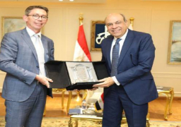 بالصور.. وزير الطيران المدني يبحث أوجه التعاون المشترك مع المجموعة الفرنسية العالمية Thales