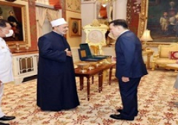 ملك تايلاند خلال استقبال الأمام الأكبر : الأزهر منارة عالمية للوسطية
