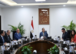رئيس الوزراء يتابع الجهود الخاصة بتطهير مصرف “المحيط” بالمنيا