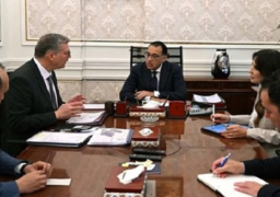 رئيس الوزراء يتابع مع وزير البترول عددا من ملفات العمل