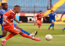 سموحة بعشرة لاعبين يواجه بيراميدز في إعادة الـ 40 دقيقة للقائهما بالدوري