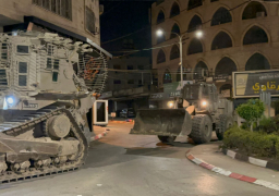 قوات الاحتلال تقتحم مدينة ومخيمي طولكرم وتدمر بنيتهم التحتية وسط حظر للتجوال