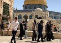 مُستوطنون يقتحمون باحات الأقصى بحماية شرطة الاحتلال الإسرائيلي