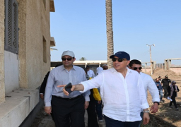 وزير الري بتفقد هويس وبوابات سد دمياط و حماية الشواطئ برأس البر