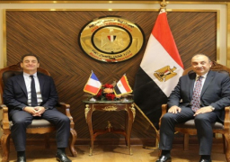 وزير قطاع الأعمال يبحث مع سفير فرنسا بالقاهرة سبل زيادة الشراكات الاستثمارية