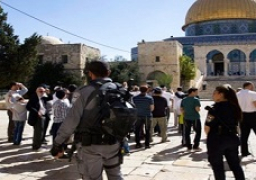 مستوطنون يقتحمون المسجد الأقصى بحماية شرطة الاحتلال الإسرائيلي