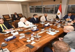 وزير الإسكان يلتقى مسئولى الاتحاد المصرى لمقاولي التشييد والبناء لبحث التحديات التى تواجه شركات المقاولات