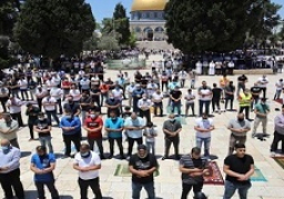 40 ألفا يؤدون صلاة الجمعة في المسجد الأقصى