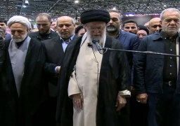 الإيرانيون يشيعون جنازة إسماعيل هنية.. وخامنئي يؤم الصلاة