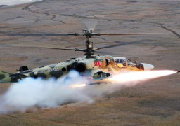 الدفاع الروسية: مروحية “كا-52 إم” الروسية تضرب نقطة أوكرانية محصنة بصواريخ “فيخر”