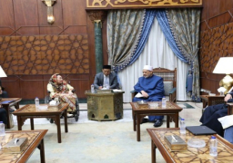 بالصور .. شيخ الأزهر يطالب بالتمسك بالمرجعية الإسلامية والبعد عن الموروثات التي تتنافى مع تعاليم الإسلام