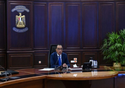 بالصور ..مدبولي: المحافظون مسئولون عن استيداء حق الدولة في الوحدات المُنفذة لساكني المناطق غير الآمنة