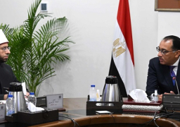 بالصور.. رئيس الوزراء يستعرض عددا من المشروعات الاستثمارية لهيئة الأوقاف