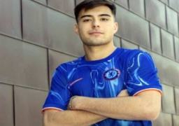 تشيلسي يعلن التعاقد مع المدافع الأرجنتيني أرون أنسيلمينو حتى عام 2031