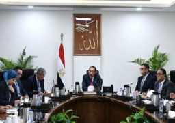 رئيس الوزراء يستعرض فرص الاستثمار المتاحة لزيادة أعداد الغرف الفندقية