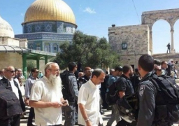 عشرات المستوطنين يقتحمون المسجد الأقصى ويعتدون على منازل الفلسطينيين في الخليل