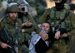 قوات الاحتلال الإسرائيلي تعتقل 20 فلسطينيا على الأقل من الضفة الغربية