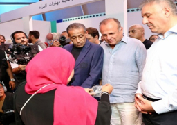وزير الإعلام الفلسطيني يتفقد معرض تنمية الأسرة المصرية