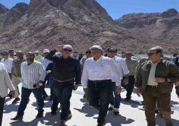 بالصور ..رئيس الوزراء يتفقد مشروع الفندق الجبلي المُطل على دير سانت كاترين وجبل التجلي