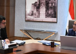 بالصور.. رئيس الوزراء يتابع مع وزير الإسكان عددا من ملفات عمل الوزارة