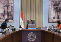 بالصور.. رئيس الوزراء يستعرض مع وزير الإسكان خطة تطوير الساحل الشمالي الغربي