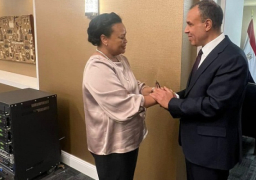 بالصور.. وزير الخارجية يلتقي مع المديرة التنفيذية للآلية الأفريقية لمراجعة النظراء