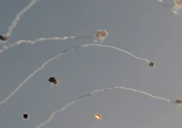 حزب الله يطلق أكثر من 40 صاروخًا على الجليل والجولان … وإصابة 9 إسرائيليين بسبب التدافع