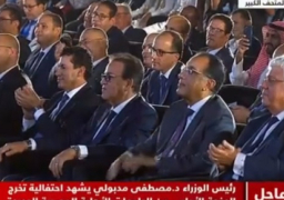 رئيس الوزراء يشهد حفل تخريج الدفعة الأولى من طلاب الجامعات الأهلية الجديدة