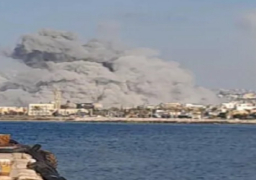 عشرات الطائرات الإسرائيلية تهاجم مطار وميناء الحديدة في اليمن