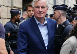 ماكرون يكلف ميشال بارنييه تشكيل الحكومة الفرنسية المقبلة