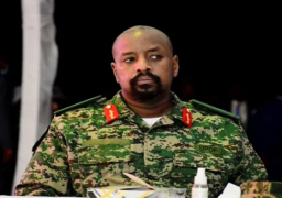 نجل موسيفيني يتخلى عن الترشح للرئاسة الأوغندية لصالح والده