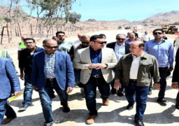 وزير الإسكان يتفقد مشروع ازدواج ورفع كفاءة طريق مطار سانت كاترين ومحطة محولات الكهرباء