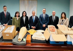 وزير الخارجية يتفقد القطع الأثرية المصرية المستردة في القنصلية العامة في نيويورك