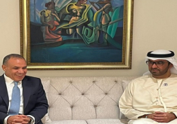 وزير الخارجية يناقش تعزيز الاستثمارات مع وزير الصناعة والتكنولوجيا المتقدمة الإماراتي