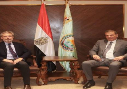 وزير الزراعة والسفير الإيطالي بالقاهرة يبحثان التعاون في التصنيع الزراعى والتقاوى والبذور