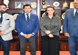 وزير الشباب والرياضة يلتقي مسئولي مؤسسة مودة لتطوير مساجد آل البيت