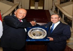 وزير الخارجية يُكرم الوزير السابق سامح شكري