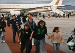 تواصل عمليات إجلاء الأجانب من لبنان وسط مخاوف من تصعيد إقليمي