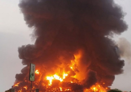 الطيران الأمريكي البريطاني يقصف مطار الحديدة باليمن