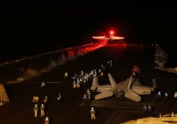 القوات الأمريكية تستهدف مواقع تخزين أسلحة تحت الأرض في مناطق سيطرة الحوثيين باليمن