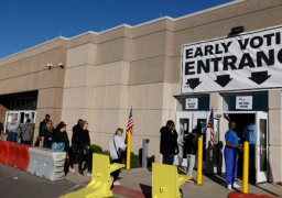 الناخبون الأمريكيون يتوافدون على صناديق التصويت المبكر مع اقتراب يوم الحسم