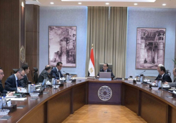 بالصور.. رئيس الوزراء يعقد اجتماعاً لمتابعة موقف توفير الأدوية والمستلزمات الطبية