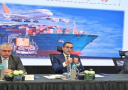 بالصور.. وزير الاستثمار يترأس اجتماع موسع لمناقشة ملف الإفراج الجمركي وفحص رسائل الواردات