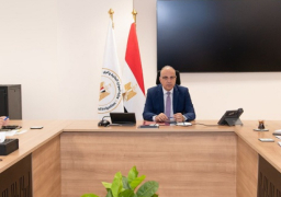 بالصور.. وزير الرى يناقش سُبل تطوير وتعظيم الإستفادة من مراكز الصيانة التابعة لهيئة الصرف