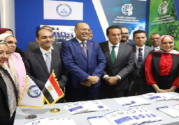 بالصور.. وزيرا الصحة والعمل يتفقدان معرض المؤتمر العالمي للسكان والصحة والتنمية البشرية