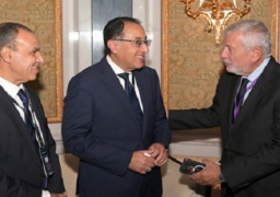 بالصور..رئيس الوزراء يلتقي الرئيس التنفيذي لمؤسسة مبادرة مستقبل الاستثمار