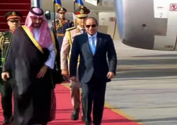 بالفيديو.. الرئيس السيسي يستقبل ولى العهد السعودي الأمير محمد بن سلمان بمطار القاهرة