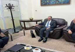 وزير الخارجية والهجرة يصل إلى أوغندا