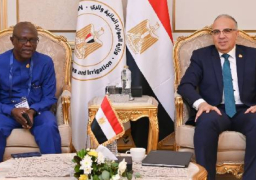 وزير الرى يلتقى المدير التنفيذي للجنة الوطنية لمياه الشرب والصرف الصحي بدولة ليبيريا